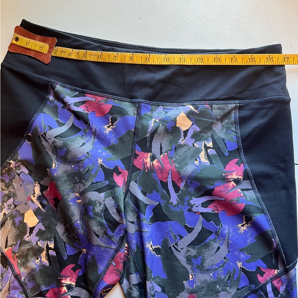 Women’s Patagonia Patterned Leggings Cropped 12” Size 12 - Picture 5 of 8